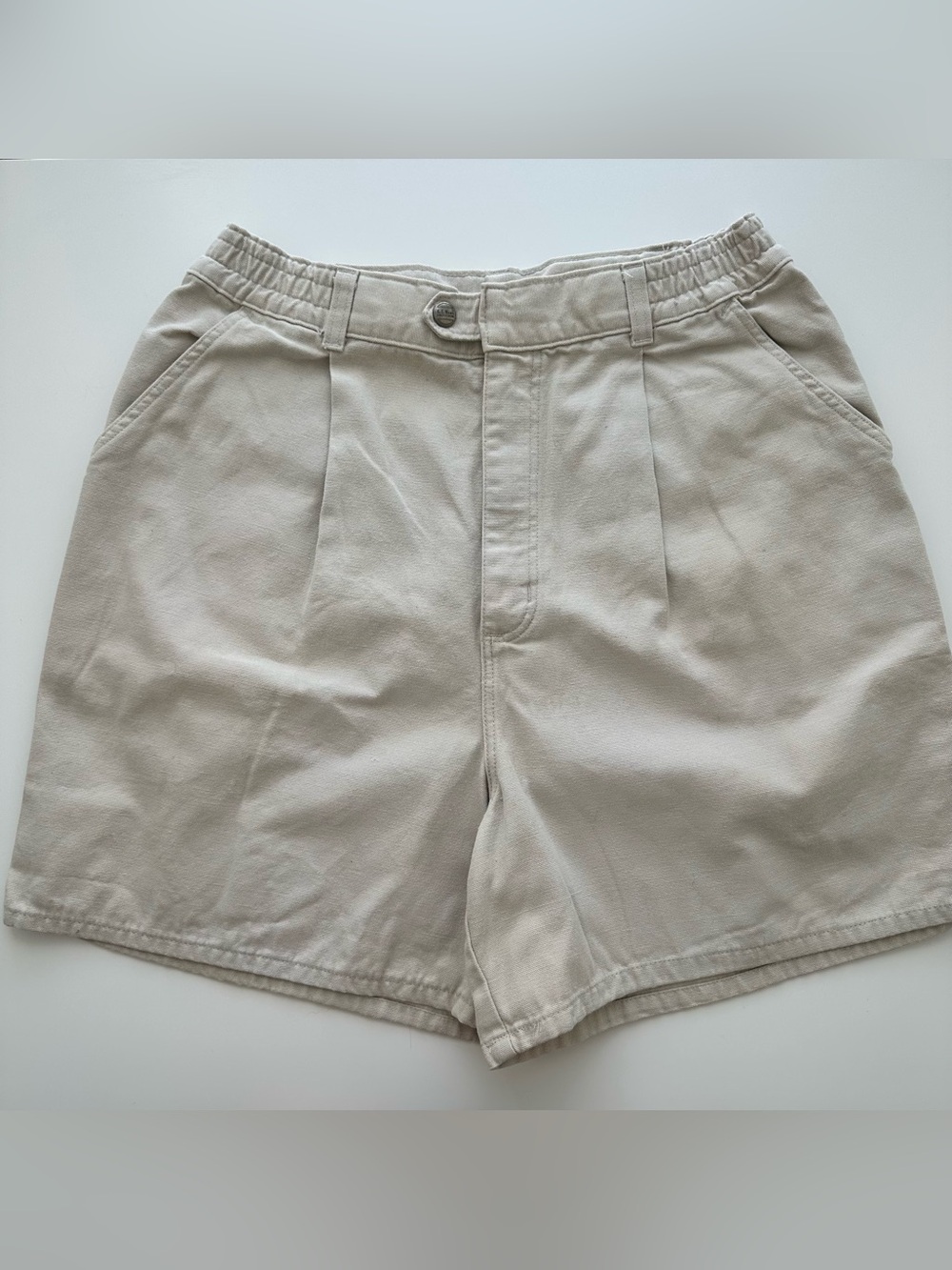 Vintage L.L. bean khaki shorts with front pleat- 14